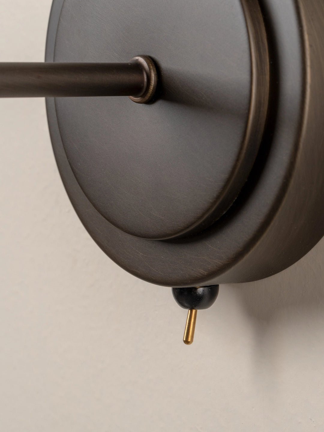 Minimalist Aged Brass and Bronze Wall Light - Contemporary Wall Sconce for Elegant Illumination 4