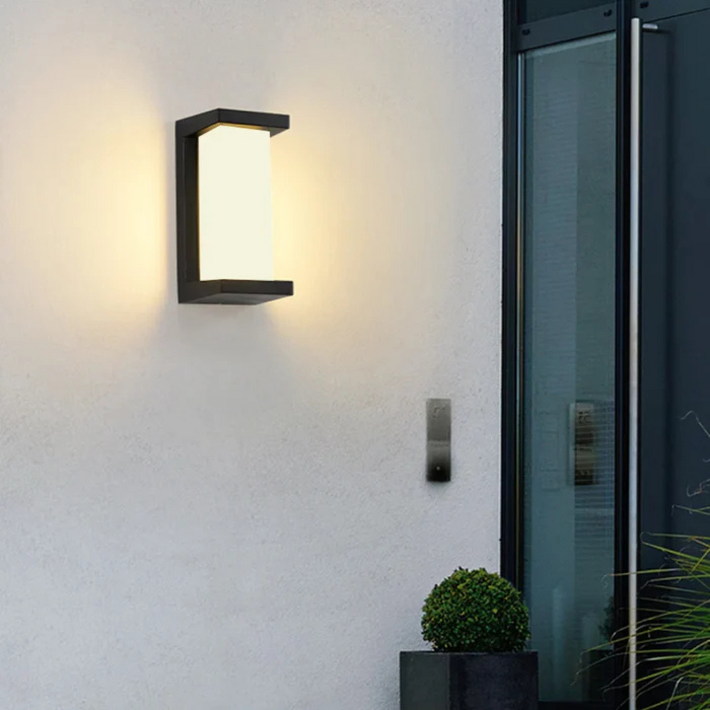 Black Outdoor LED Wall Light in Vertical light