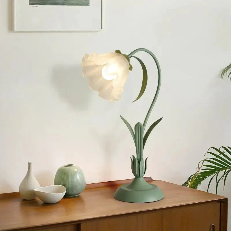Vintage Floral Table Lamp with Metal Base - Elegant Pastel Design for Bedside or Desk Use 1